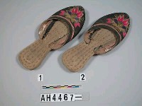 藏品(繡花拖鞋)的圖片